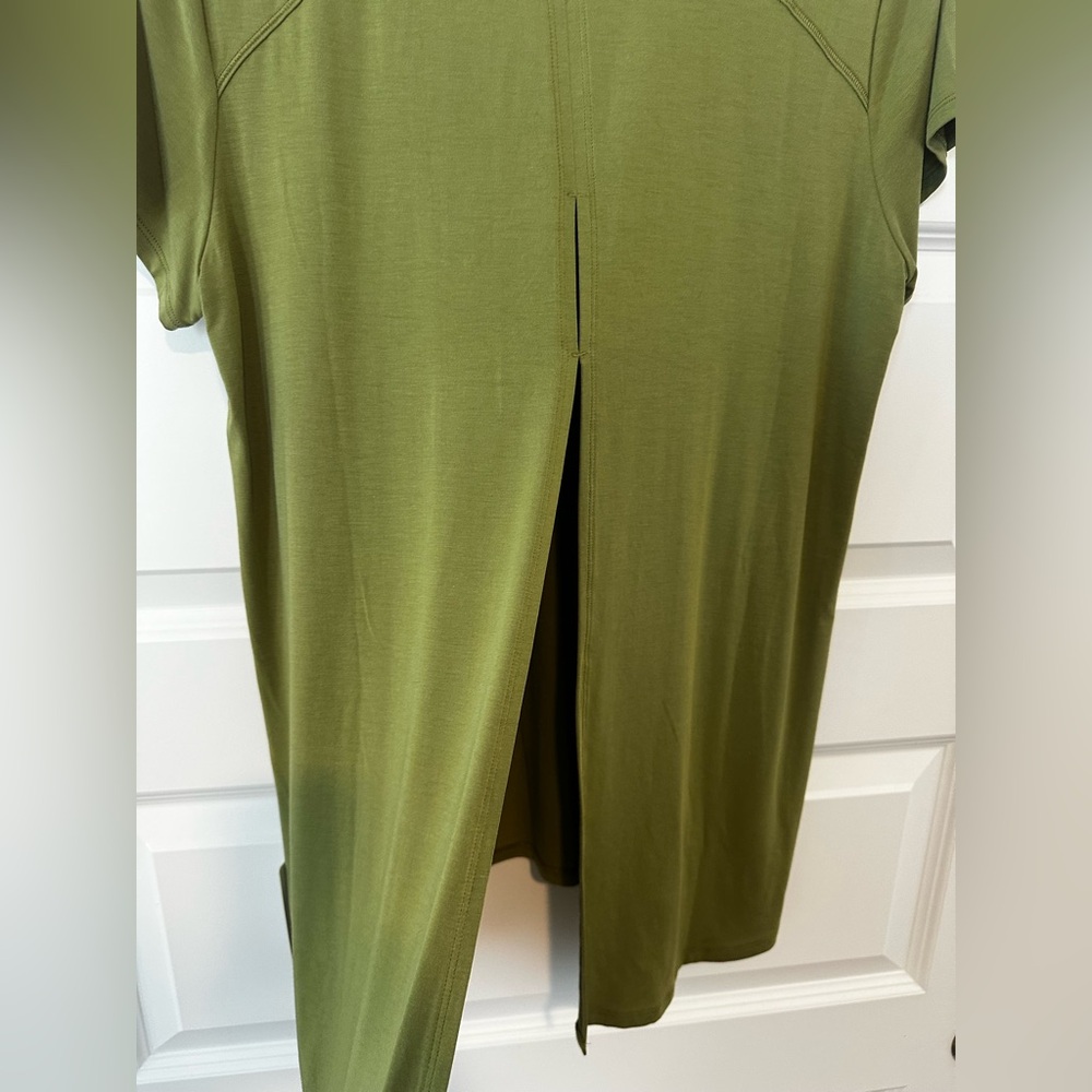 Lululemon tee - Picture 8 of 9